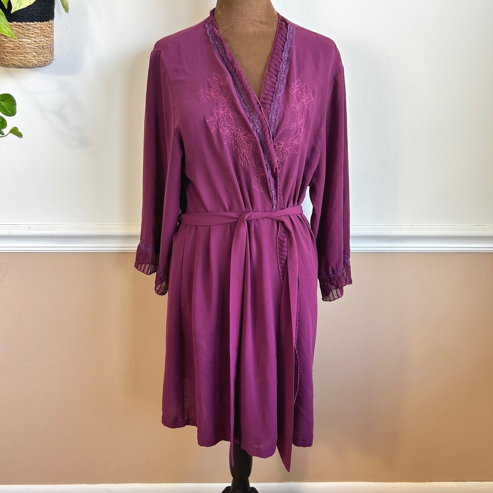 Sensara Plum Purple Embroidered Lace Trim Short Robe Medium Floral Pleated Wrap